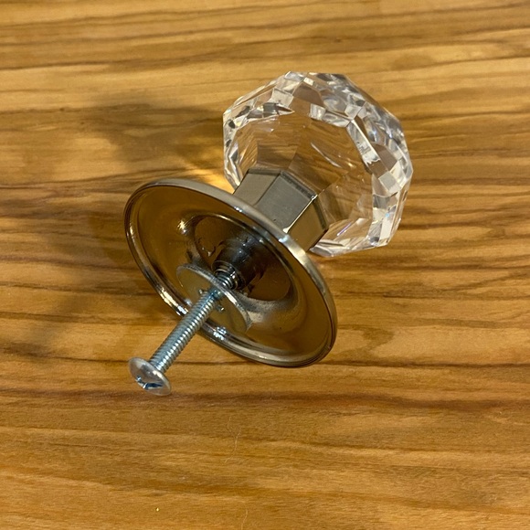 Beautiful-Stand Out Knob-Drawer-cabinet - Picture 3 of 13